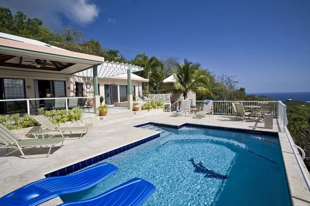 Expansive pool deck