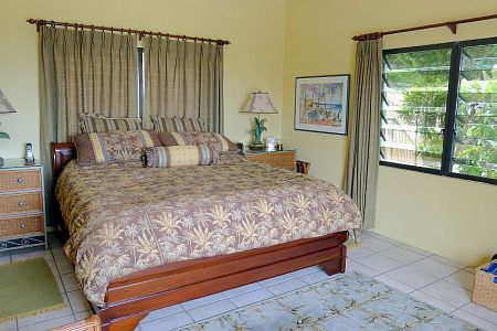 Master bedroom opens directly onto your pooldeck!