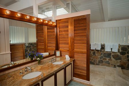 villa bathroom